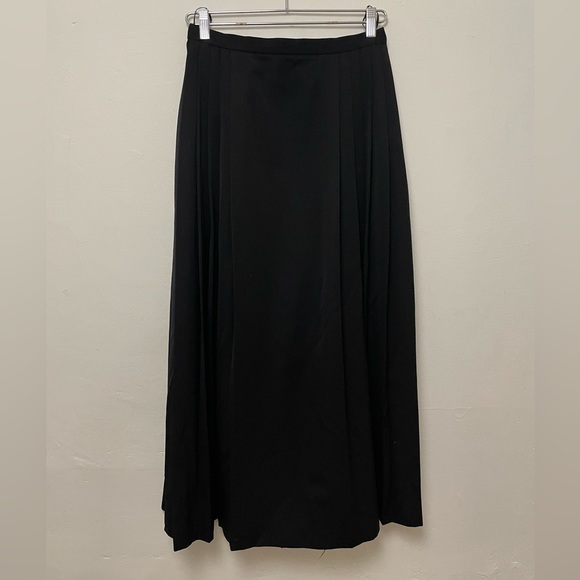 Vintage Burberry Pleated Skirt - Picture 3 of 3
